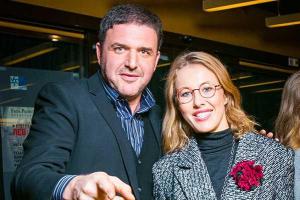 Светская львица Ксения Собчак и актер Максим Витогран отмечают третью годовщину свадьбы