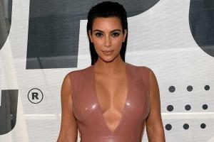 Светская львица Ким Кардашьян раскритиковала собственную грудь 