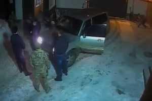 В Сеть попало видео с ЧП на базе ВМС в Одессе: пьяные моряки пытаются прорваться на территорию базы