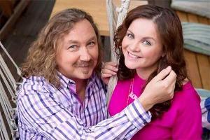 Жена композитора Игоря Николаева призналась, что в воспитании дочки ей помогает интернет