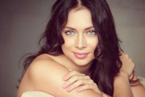 Актриса Настасья Самбурская показала фанатам результаты тяжелых тренировок в спортзале