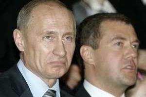 Рейтинг Путина и Медведева в России неумолимо ползет вниз