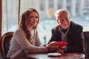 Актер Иван Краско со своей юной женой Натальей устроили романтическую фотосессию 