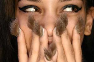 В рамках Нью-Йоркской недели моды представили креативный маникюр: в моду входят пушистые ногти