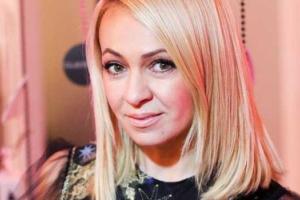 Продюсер Яна Рудковская похвасталась шикарной фигурой в купальнике