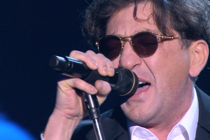 Певец Григорий Лепс дал концерт в переходе метро в Москве