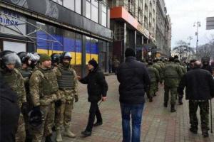 Ситуация на Майдане напряженная: стоят палатки, строят сцену, полиция блокирована