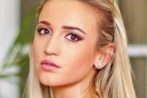 Поклонники раскритиковали телеведущую Ольгу Бузову за нелепый наряд 