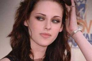 Актриса Кристен Стюарт, не сдержавшись, публично оскорбила семью Кардашьян