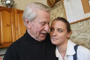 Актер Иван Краско вместе с юной супругой выйдет на театральную сцену в новом спектакле 