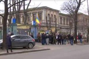 В Днепропетровске активисты протестуют против возможного закрытия военного госпиталя