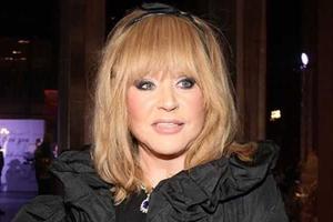 Алла Пугачева в Instagram показала фанатам свое лицо крупным планом