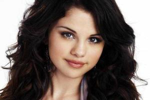 Певица Селена Гомес стала звездой яркой фотосессии для журнала "W"