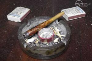 В Мариуполе спасатели эвакуировали людей и тушили пожар на пятом этаже жилого дома