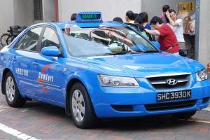 В Индонезии тысячи таксистов вышли на забастовку: протестуют против мобильных приложений "Grab" и "Uber"