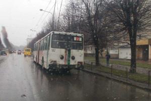 В Ивано-Франковске замерли все троллейбусы: горожане массово опоздали на работу