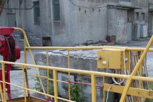 В Питере с высоты 14 этажа рухнула люлька с рабочими: один человек погиб мгновенно, второй - госпитализирован