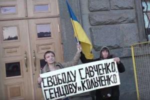 В Москве две россиянки у здания ФСБ смело скандировали: "Путин – военный преступник", "Русня, убирай танки!"