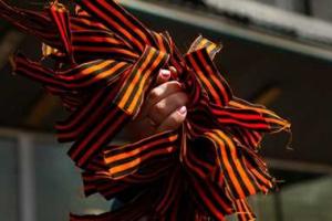 В Украине начнут наказывать любителей сепаратистской символики: за ношение георгиевской ленты придется заплатить штраф