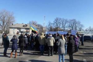 На Полтавщине работники предприятия перекрыли трассу международного значения
