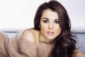 Певица Сати Казанова примерила свадебное платье