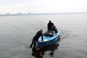 В Днепропетровске спасатели выловили из реки женщину, бросившуюся в воду с моста