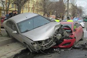Масштабное ДТП в Одессе: 4 иномарки превратились в груду металла, есть пострадавшие