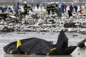 Пассажирский "Boeing" в Ростове-на-Дону упал на землю практически вертикально на большой скорости - источник