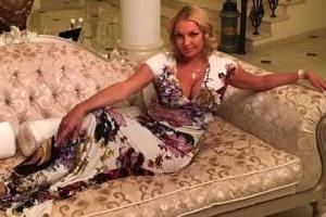 Обнаженная Анастасия Волочкова вновь порадовала своих фанатов шпагатом на морозе