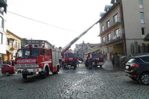 В Ужгороде спасатели четыре часа тушили пожар в жилом здании