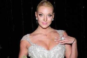 Анастасия Волочкова в Instagram решила проанонсировать свой спектакль в пикантном наряде