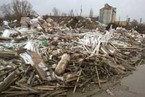 Жителей Киева медленно травят опасным ядом: "процветает" свалка ламп, содержащих в себе ртуть, ванадий и натрий