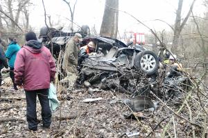 Жуткое ДТП на Киевщине: в помятом автомобиле "Toyota" обнаружили три тела погибших
