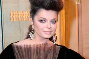 Певица Наташа Королева шокировала публику нелепым нарядом на концерте Киркорова