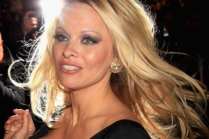 Звезда журнала "Playboy" Памела Андерсон снялась для новой коллекции купальников