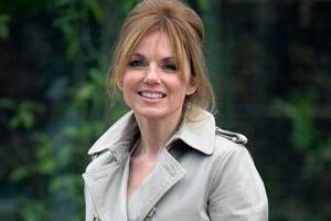 В Сеть попали пикантные снимки 20-летней давности экс-участницы группы "Spice Girls" Джери Холлиуэлл