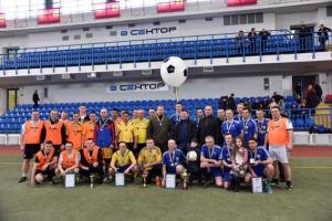 В Мариуполе состоялся футбольный турнир, в котором приняли участие сотрудники полиции и бойцы Нацгвардии