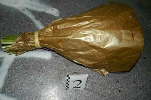 В Киеве молодой мужчина изрезал ножом свою девушку, решившую с ним расстаться, и сбросился с десятого этажа