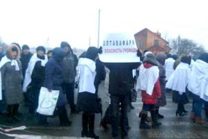 На Полтавщине рабочие одного из предприятий перекрыли трассу международного значения