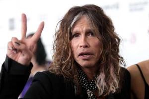 Рок-музыкант Стивен Тайлер закрутил роман со своей молодой ассистенткой