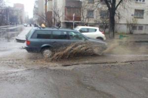 Из-за непогоды Ивано-Франковск превратился в настоящую Венецию