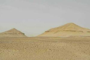 Исследователи обнаружили в пустыне Египта неизвестные загадочные сооружения
