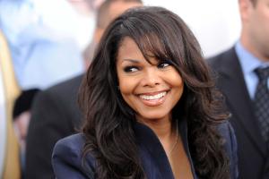 В СМИ появились слухи о беременности 49-летней певицы Джанет Джексон