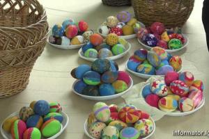 В Старобельске школьники установили новый рекорд Украины, раскрасив 1401 писанку