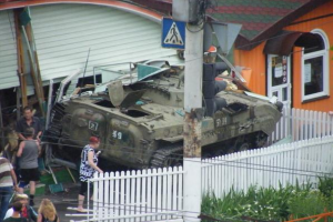 В Луганске вынесен приговор боевику, задавившему на БМП трех женщин