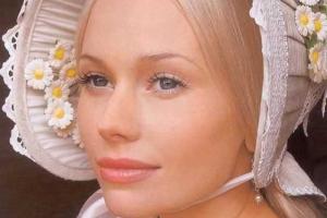 Актриса Елена Корикова впервые показала свое детское фото из семейного архива