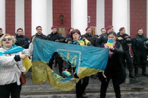 Боровик: похоже, что хулиганы, напавшие на активистов палаточного городка, действуют в договоренности с мэрией