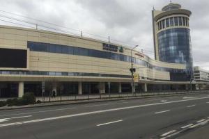 Жителям Донецка в новом "отжатом" супермаркете "Parus" предлагают рулет из мяса колибри