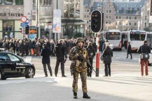 В Брюсселе для усмирения мусульманской молодежи привлекли конную полицию и полицейский вертолет