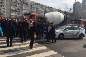 В Киеве напали на активистов, протестующих против строительства высотки на берегу Днепра